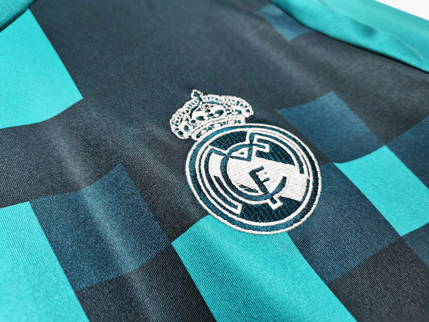 Real Madrid 2017-2018 Retro Long Sleeve Away Kit