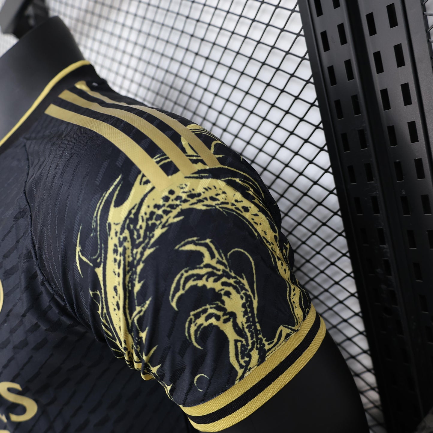 Real Marid "Oro del Dragón" Special Jersey