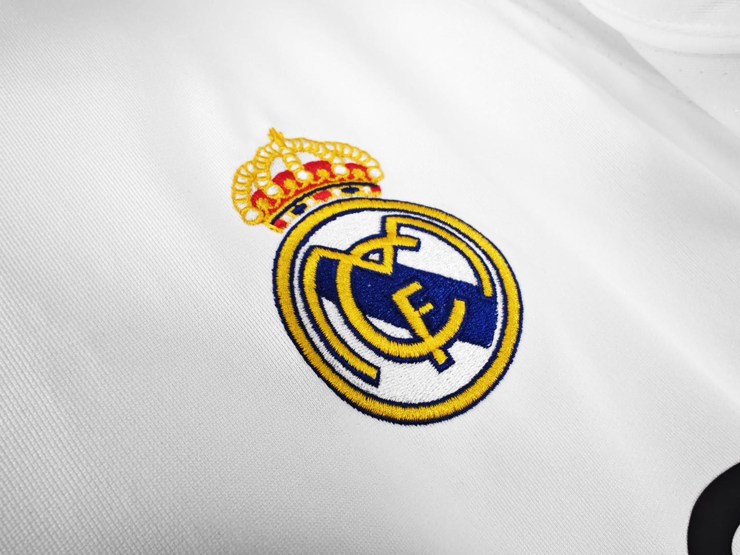 Real Madrid 2005-2006 Home Jersey