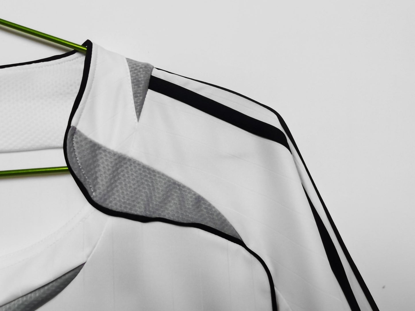Real Madrid 2006-2007 Retro Long Sleeve Home Kit