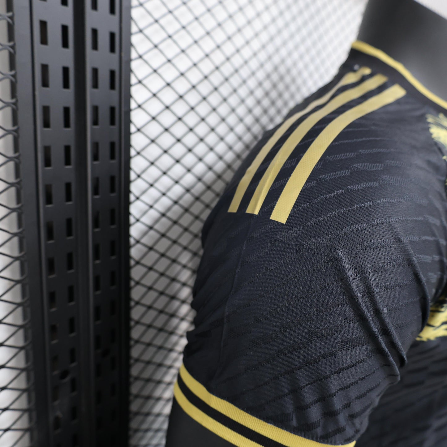 Real Marid "Oro del Dragón" Special Jersey