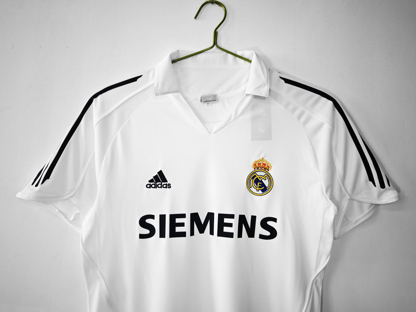 Real Madrid 2005-2006 Home Jersey