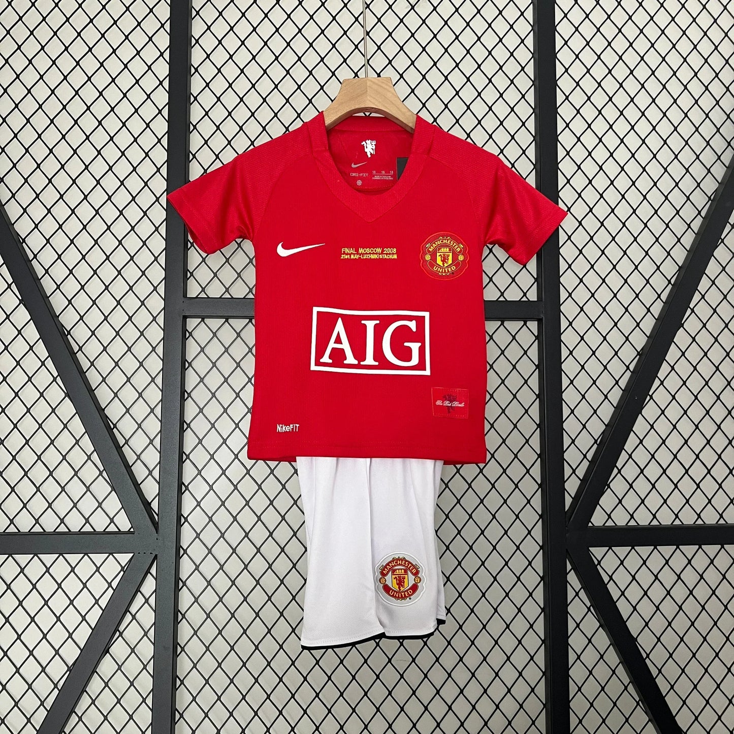 Manchester United Retro 06/07 Home Kids Size
