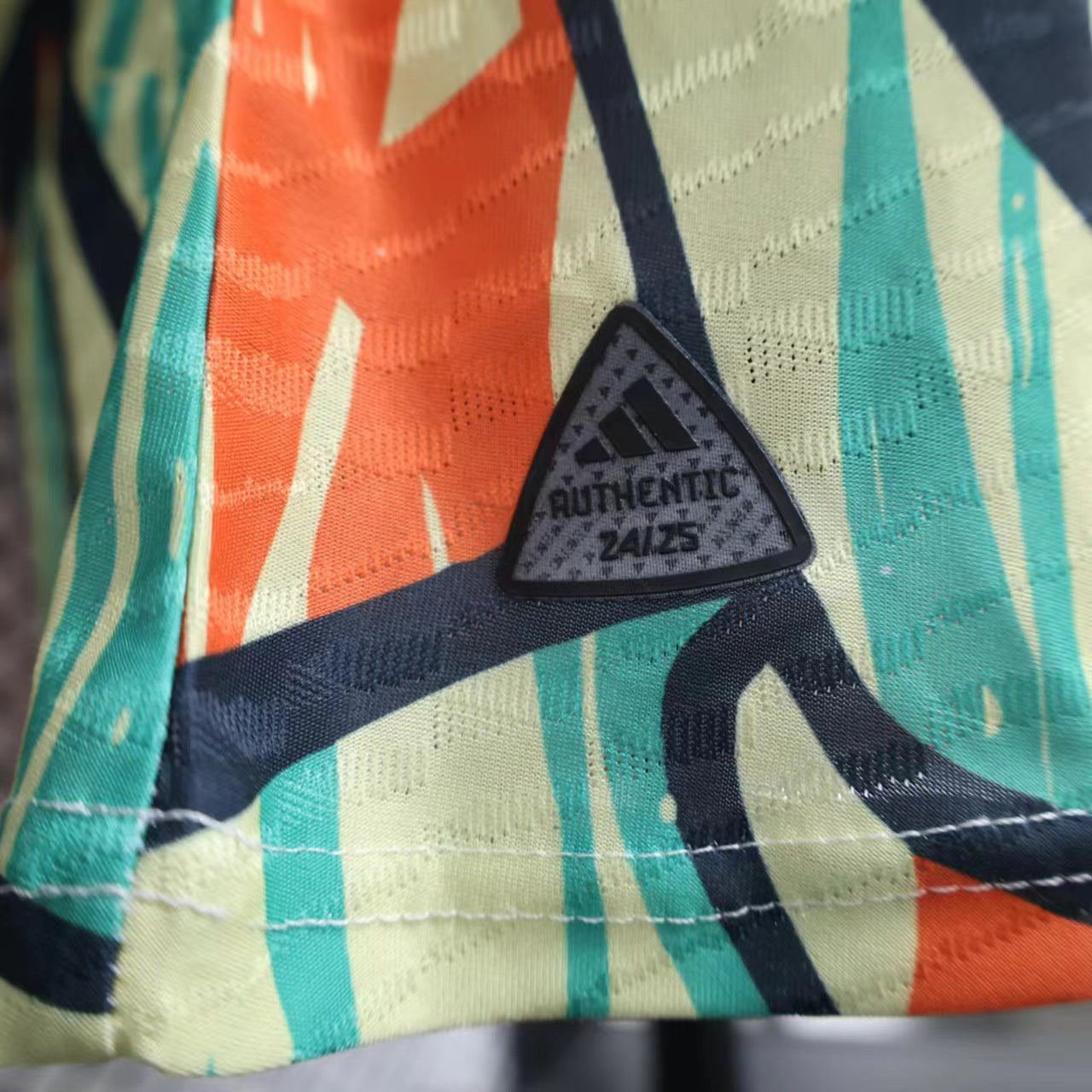 Arsenal "Tropical Vibes" Special Jersey