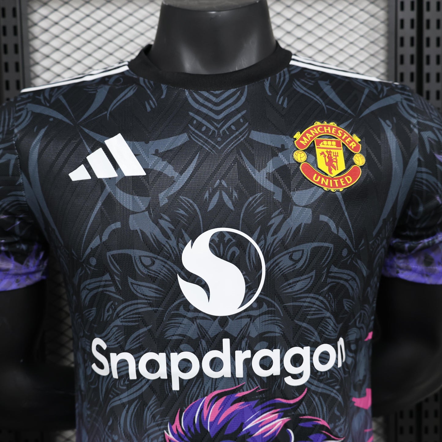 Manchester United "Midnight Roar" Special Jersey