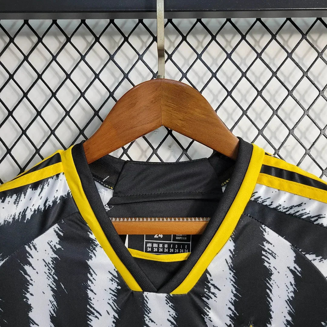 23/24 Juventus Home Kids Size