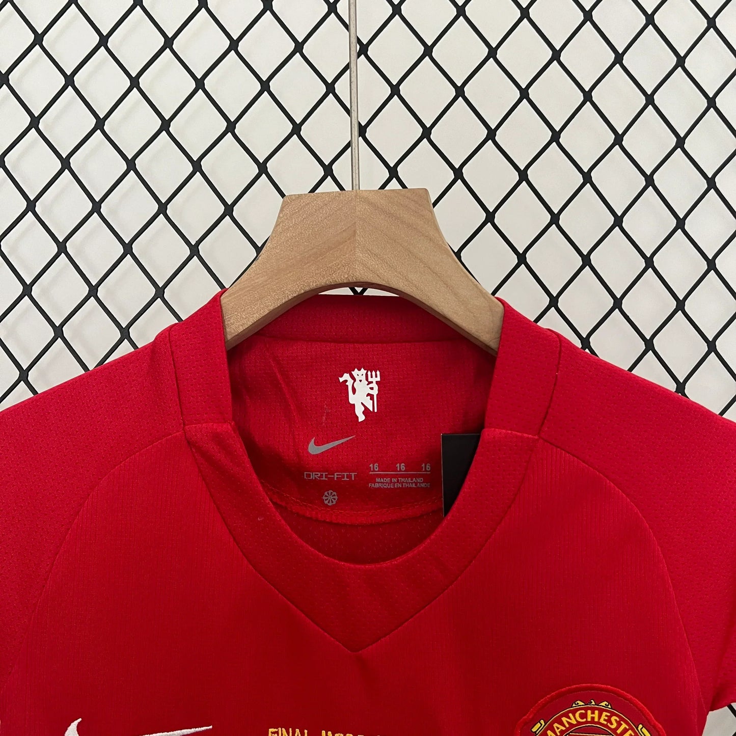 Manchester United Retro 06/07 Home Kids Size