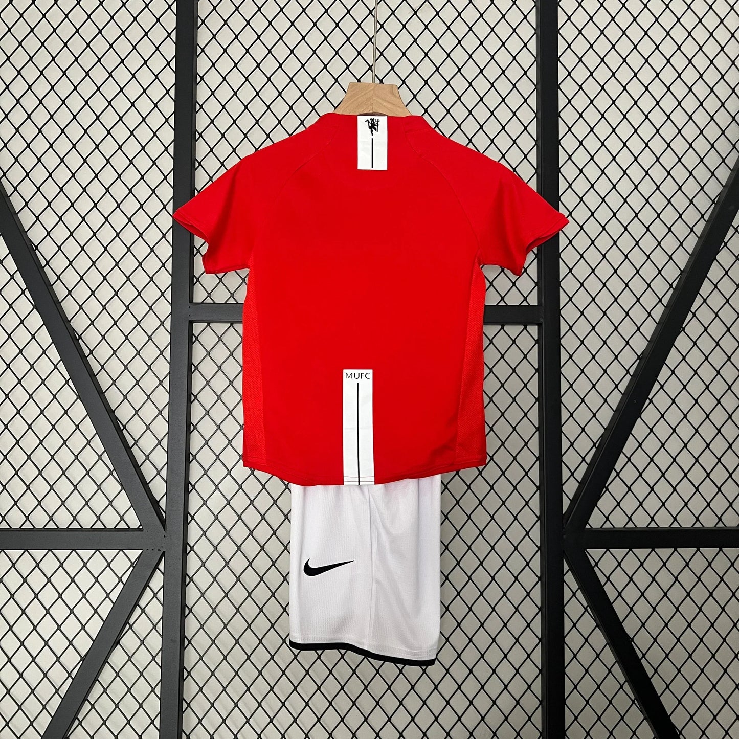 Manchester United Retro 06/07 Home Kids Size
