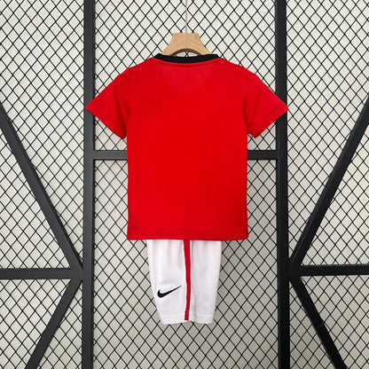 Manchester United Retro 09/10 Home   Kids Size